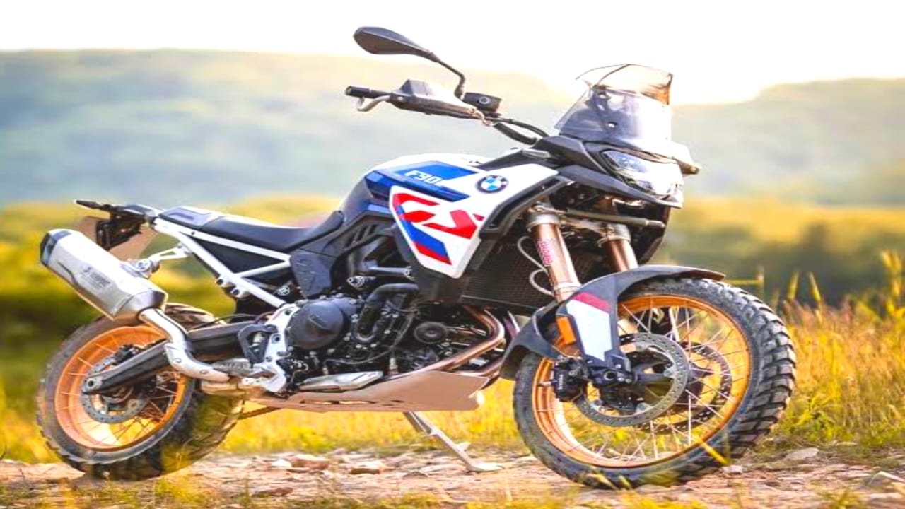What is the BMW F 900 GS model